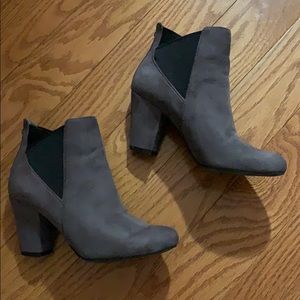 Sz 5.5 BCBG Seude Booties